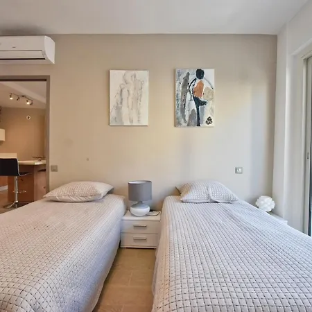 3-room In The Heart Of *