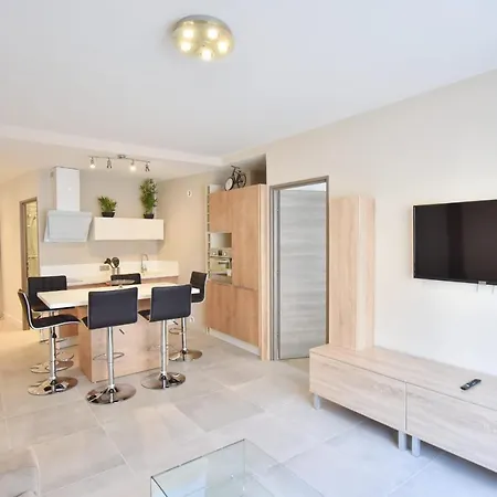 3-room In The Heart Of